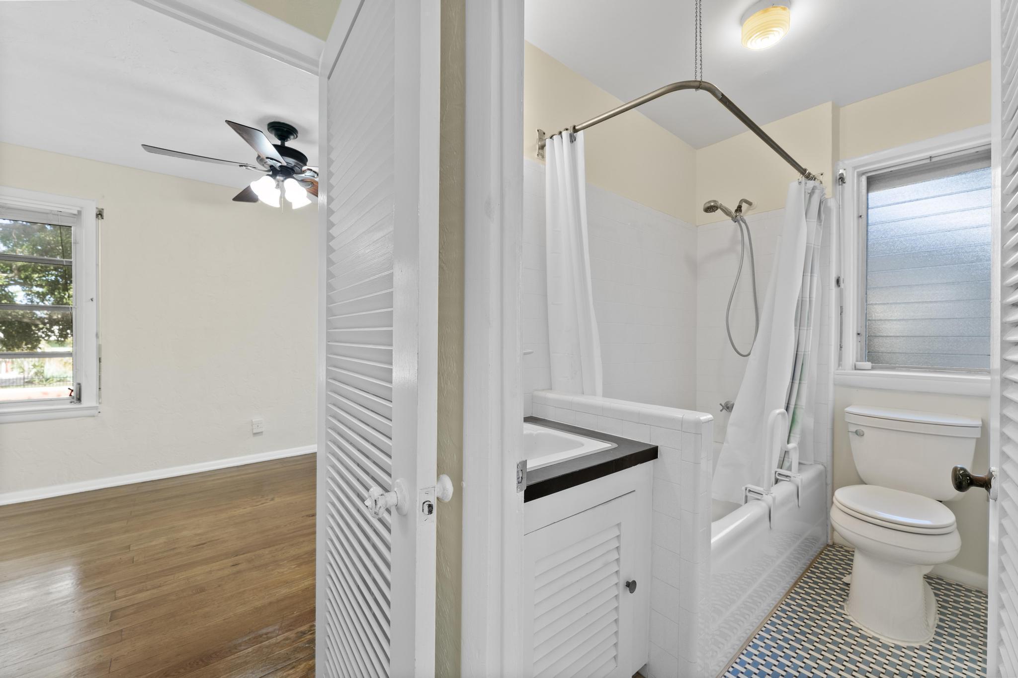 LAKE WORTH TOWN OF - Residential Lease