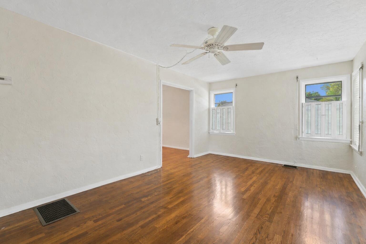 LAKE WORTH TOWN OF - Residential Lease