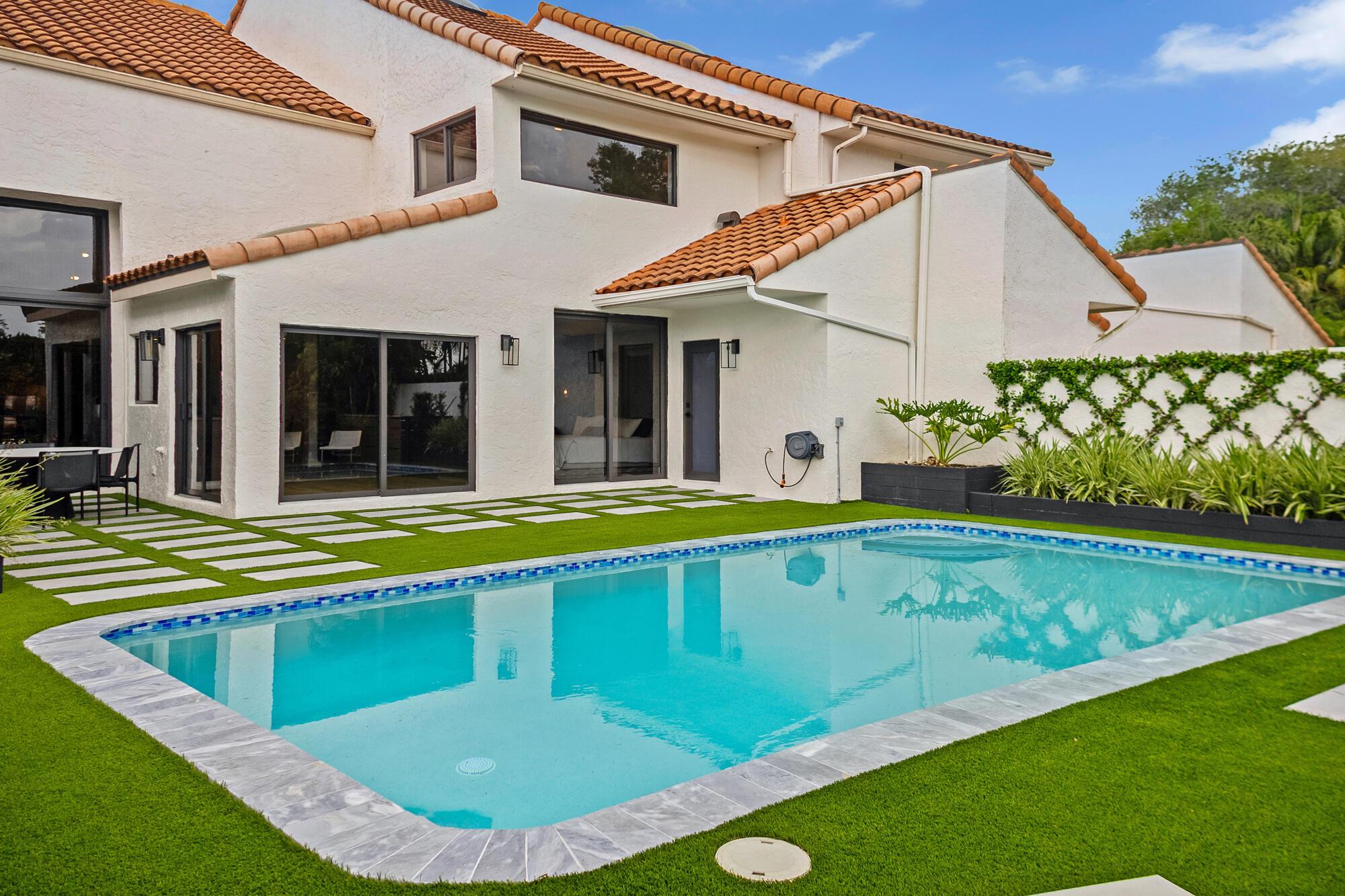 WINDSOR WAY 1 - Residential
