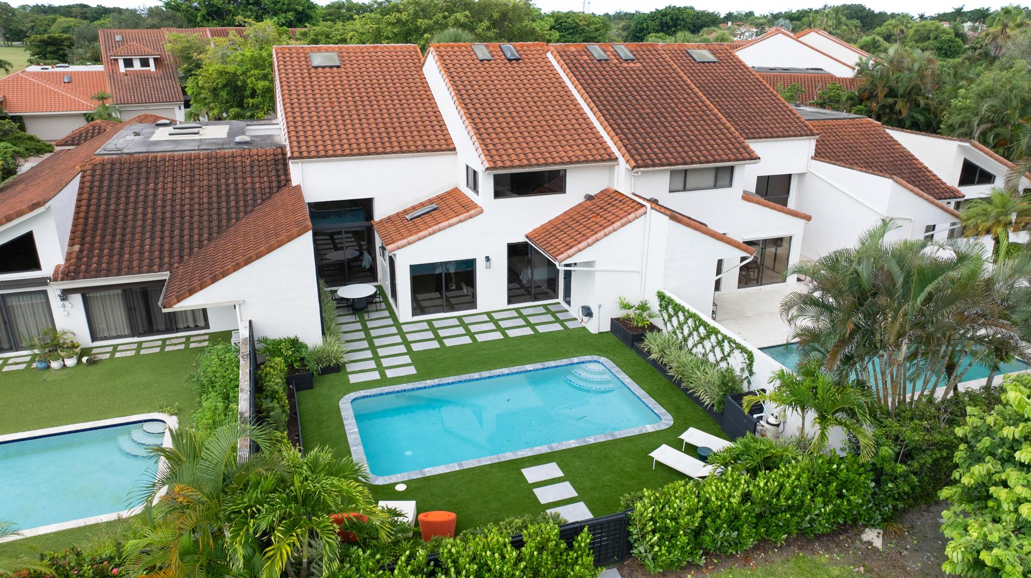 WINDSOR WAY 1 - Residential