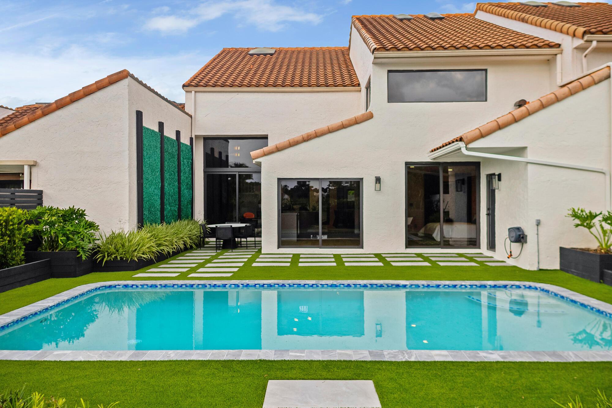 WINDSOR WAY 1 - Residential