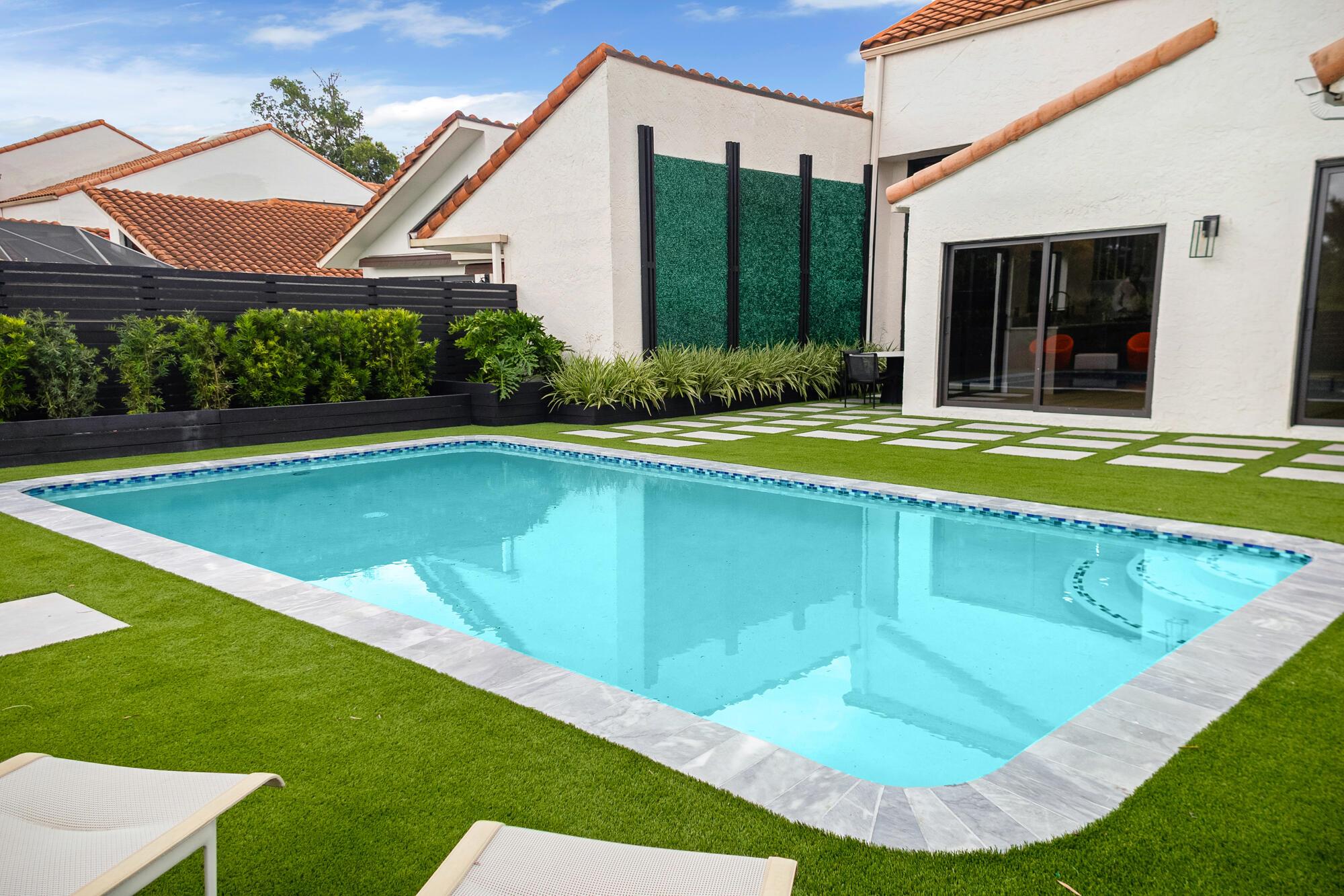 WINDSOR WAY 1 - Residential