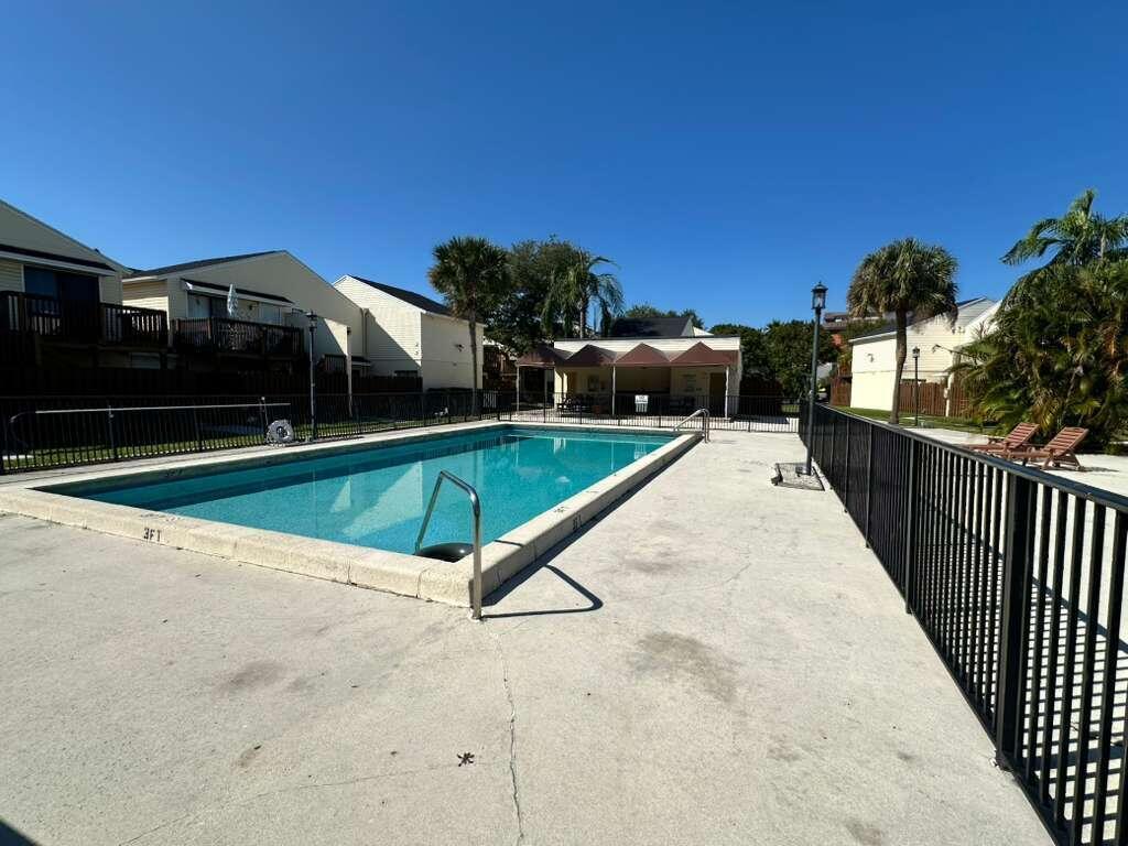 637 Executive Center Drive N 203