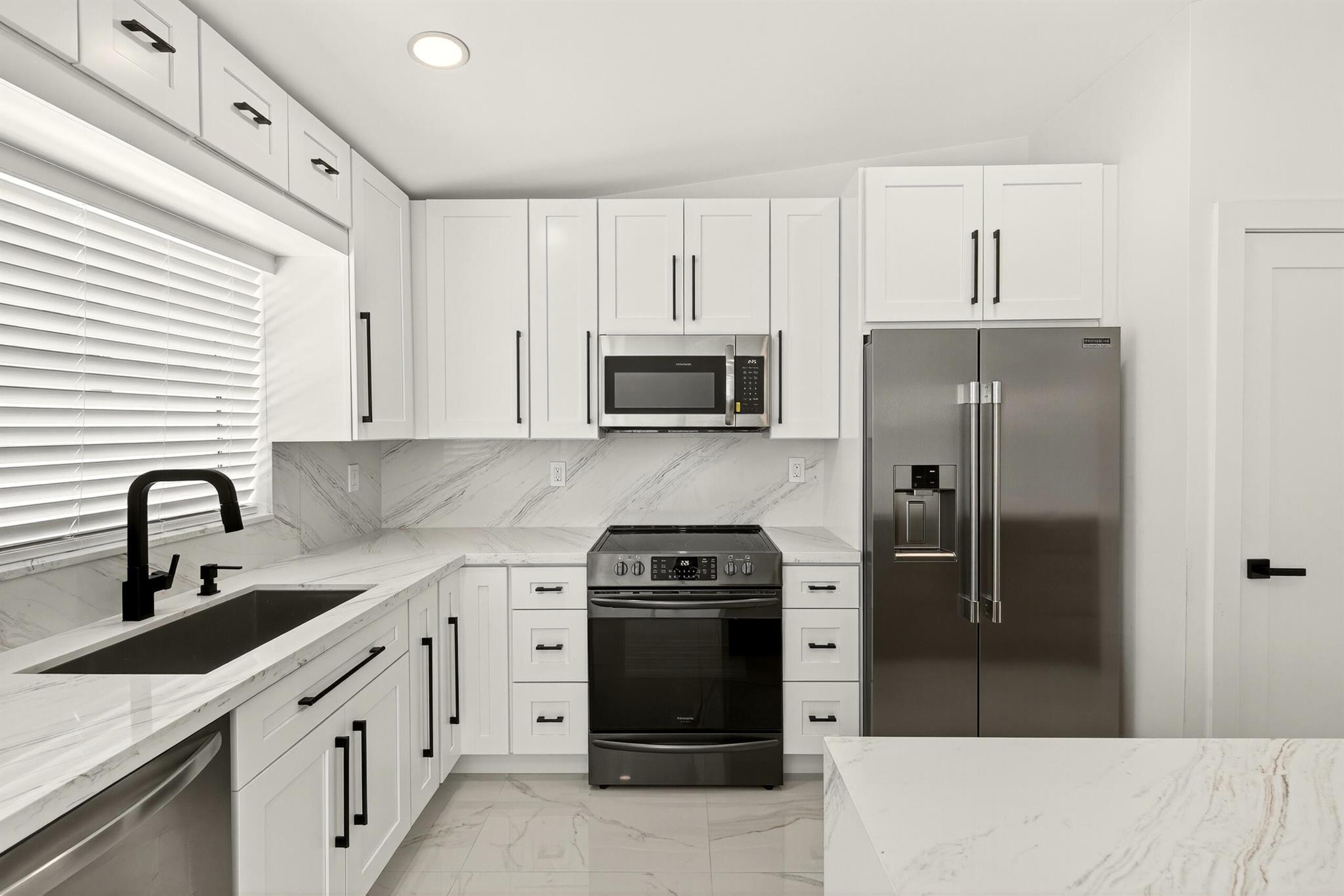 5913 SW 112th Terrace, Cooper City, FL, 33330/$475,000 2 5913 SW 112th Terrace