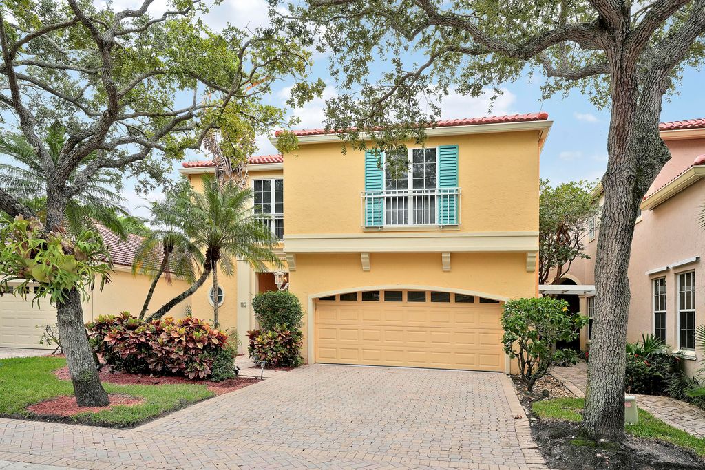 Photo of 27 Via Del Corso, Palm Beach Gardens, FL 33418 (MLS # B26009775)