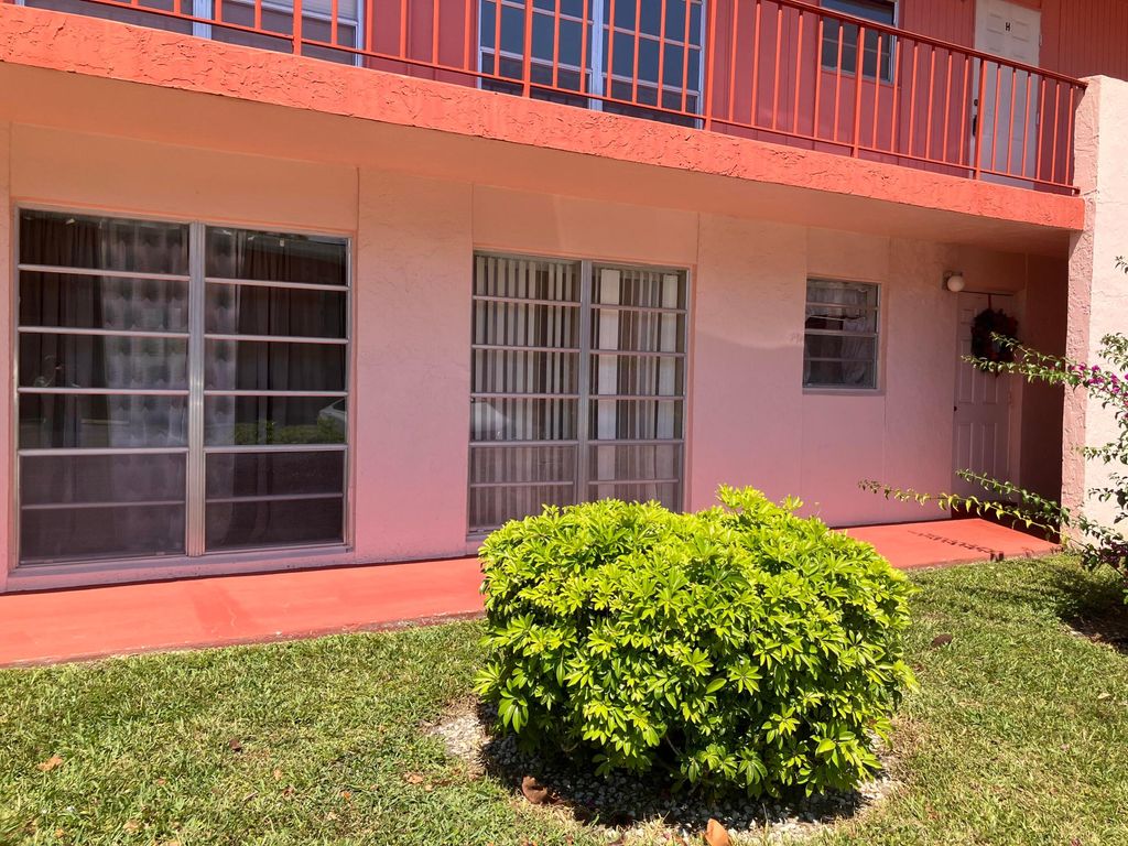 Photo of 17 Golfs Edge #D, West Palm Beach, FL 33417 (MLS # B26006525)
