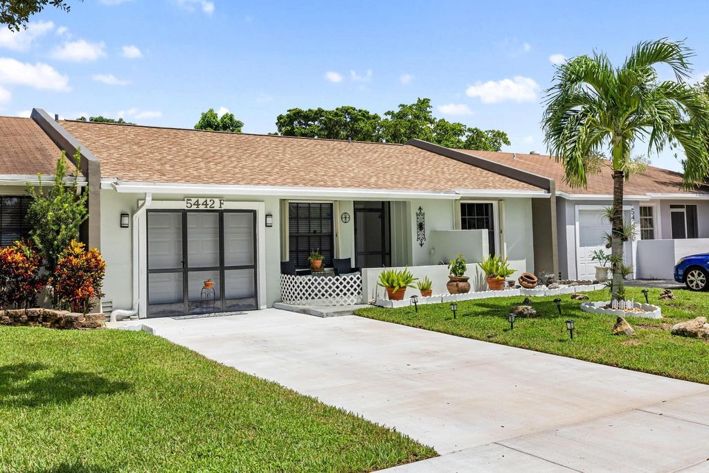 Photo of 5442 S Lakewood Cir #F, Pompano Beach, FL 33063 (MLS # F10526286)