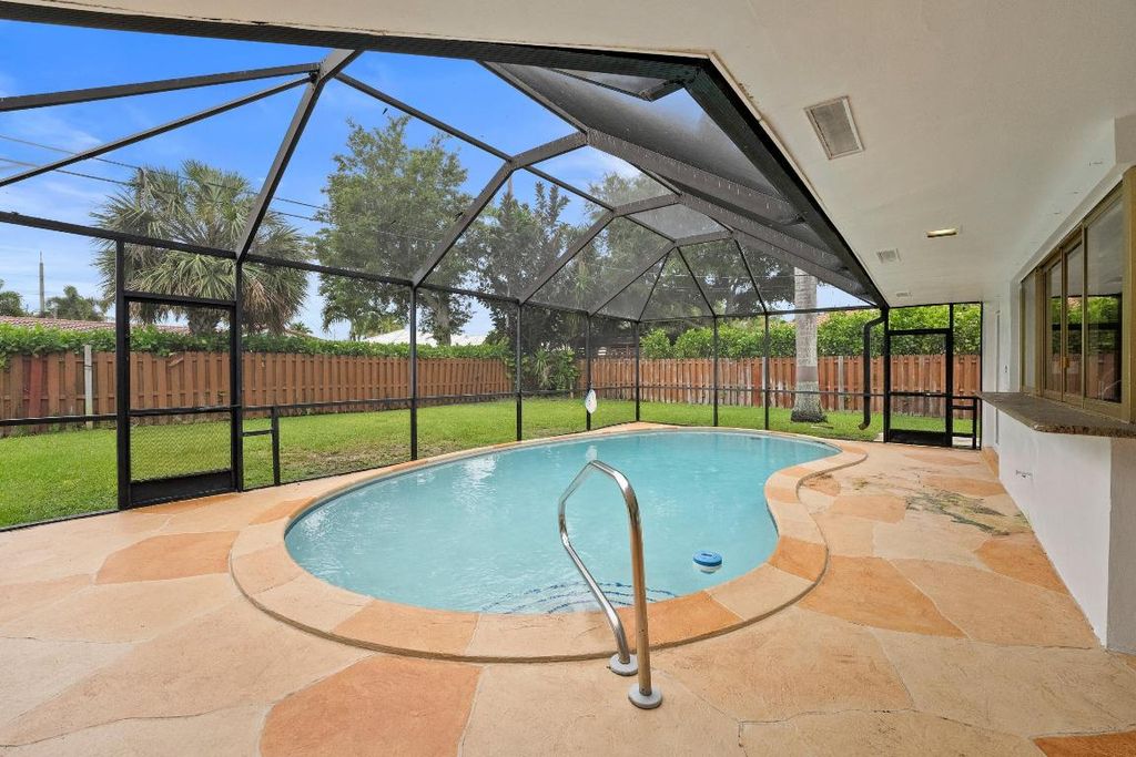 Photo of 818 W Camino Real Real, Boca Raton, FL 33486 (MLS # R10996049)