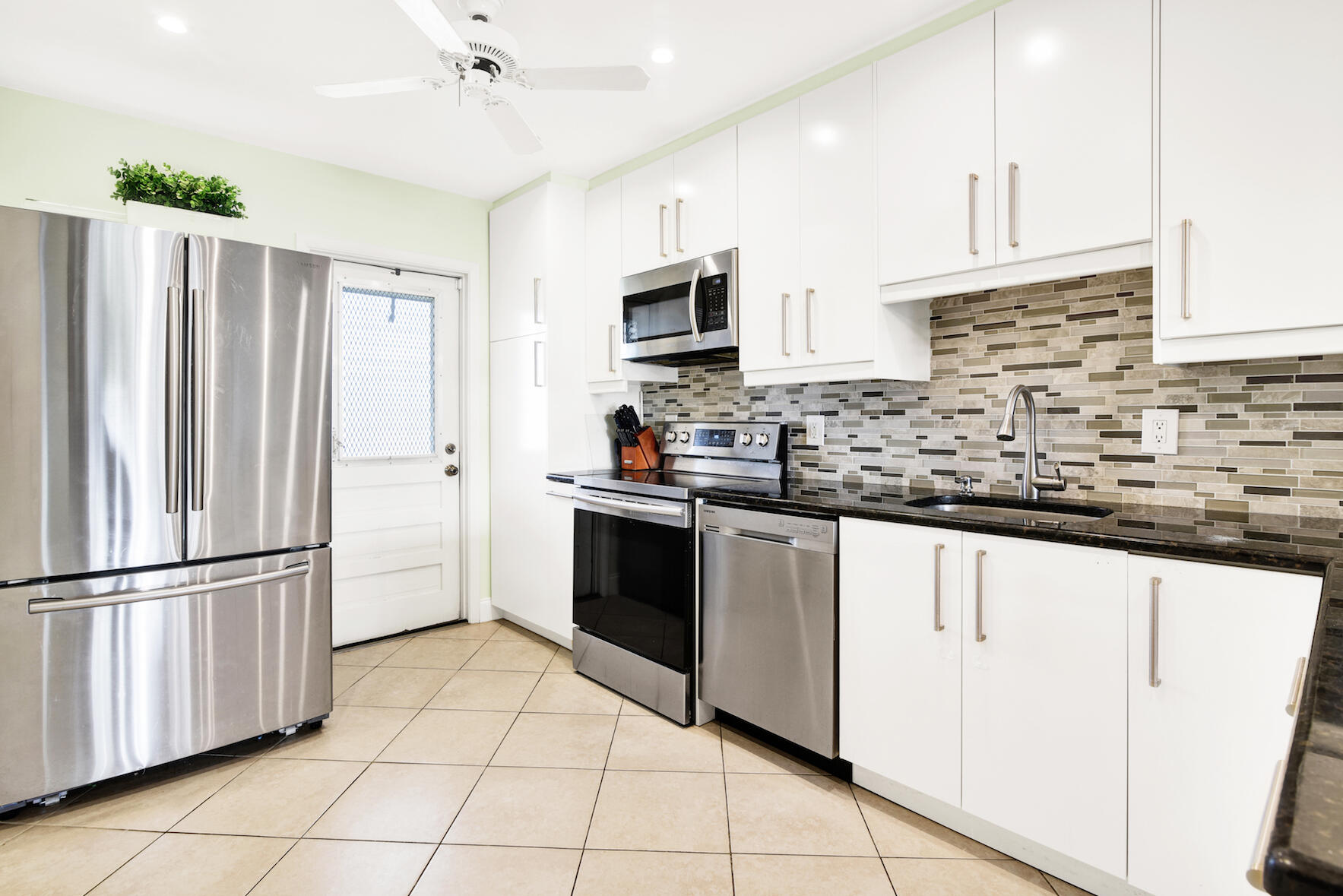 Rarely available 2 bed 2 bath condo minutes to the famous Atlantic Avenue. With an open concept living space, this unit features an updated kitchen w/ all stainless steel appliances, 2019 AC, 2020 Water Heater, two custom walk-in closets for both the primary & guest bedrooms, and tile flooring throughout. A short walk to a Par 3 Golf Course and down the street from all the necessities: I-95, Walmart, Whole Foods, Target, Trader Joes, LA Fitness, the Beach, and so much more. The community offers a tennis court, basketball court, community pool, clubhouse, landscaping & a friendly enviroment. Included in the HOA are Water & Basic Cable w/ Comcast for 3 televisions. Between the updates, the communities amenities, and the location to downtown, this condo is one of the best deals on the market