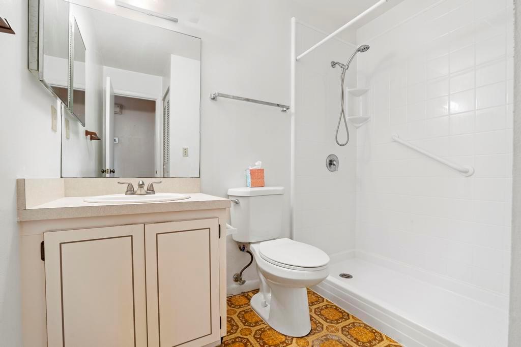 Woodlake Villas - Residential