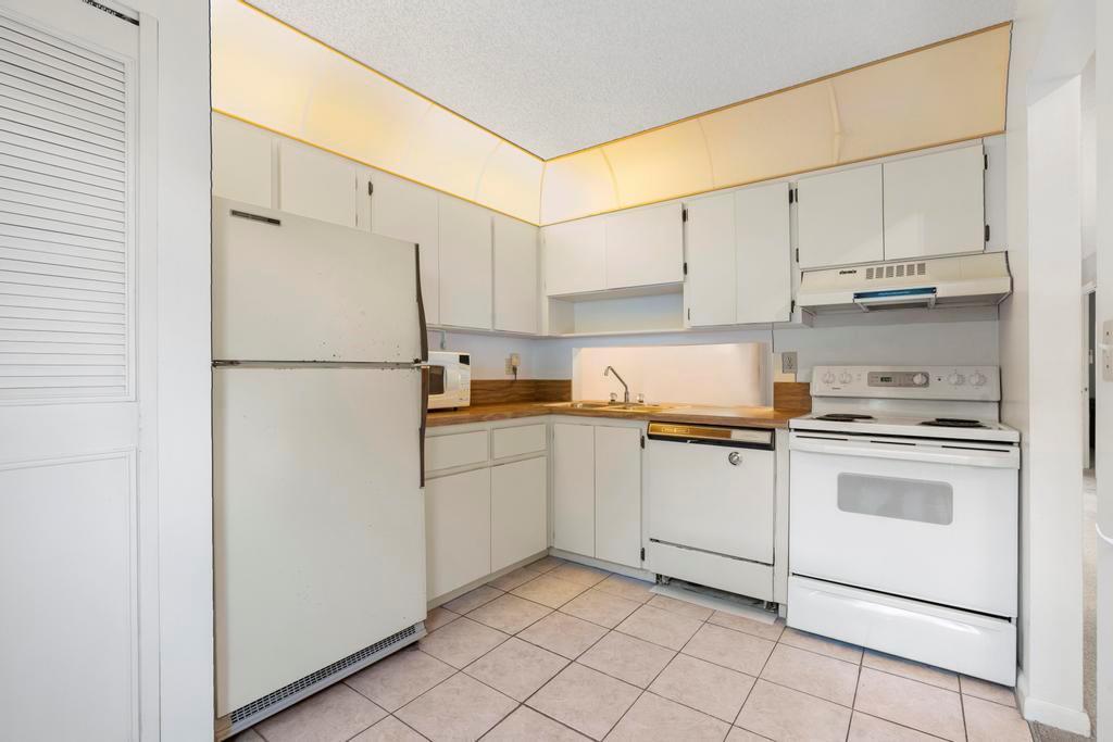 Woodlake Villas - Residential