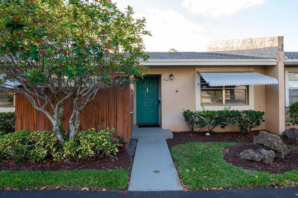 Woodlake Villas - Residential