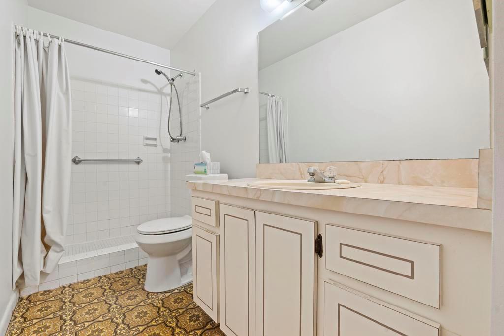 Woodlake Villas - Residential