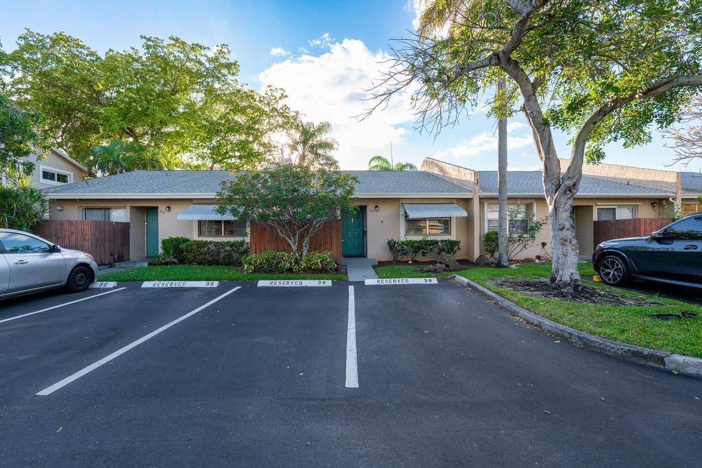 Woodlake Villas - Residential