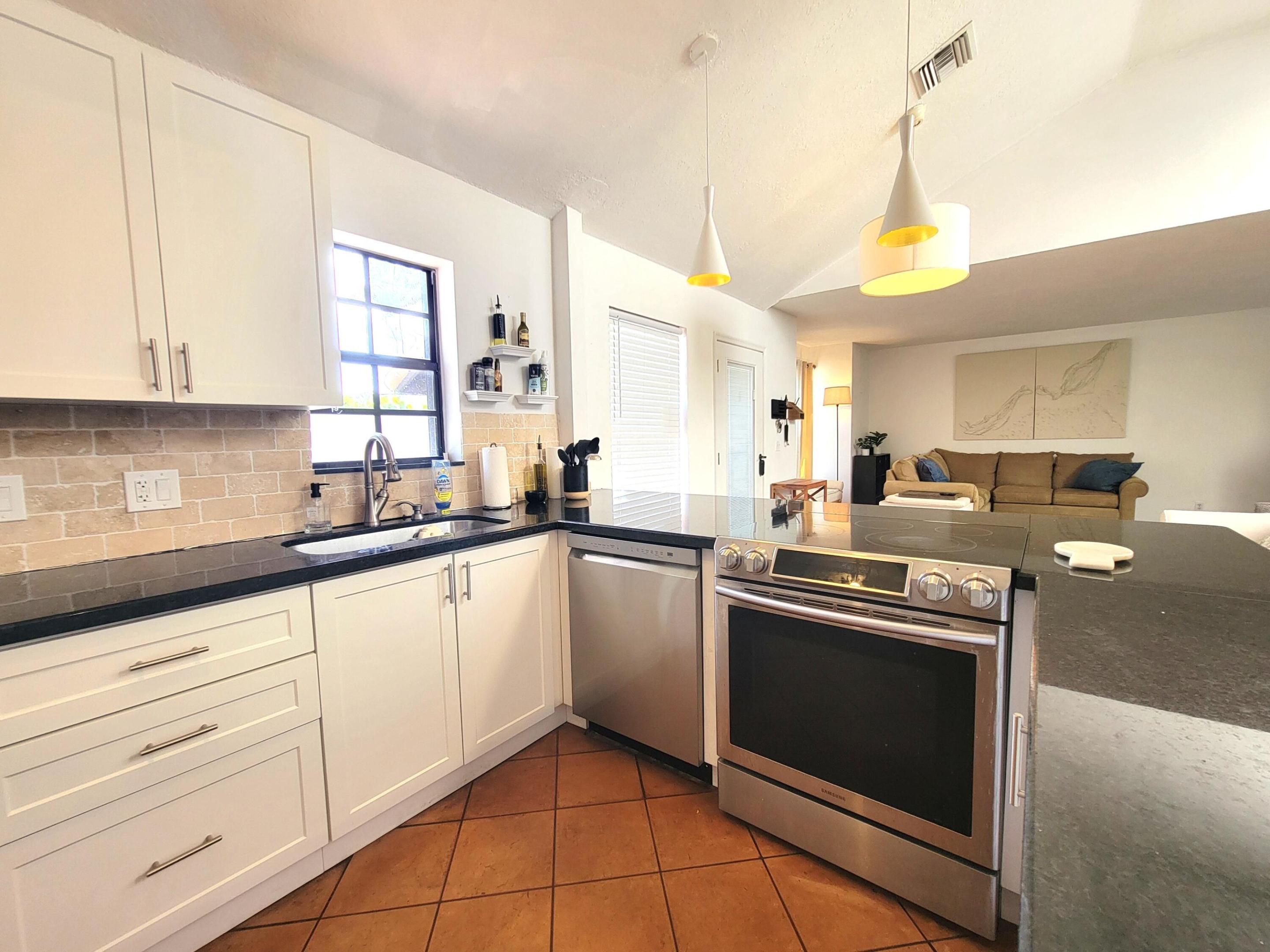 Properties 13465 Fountain View Boulevard