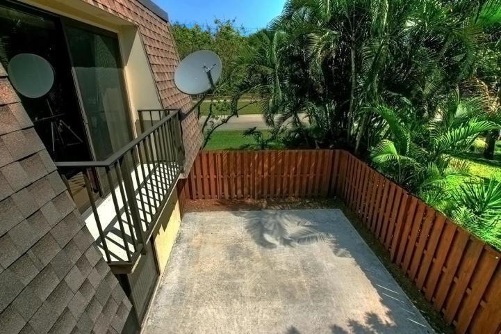 Delray Oaks West Condo 01 - Residential Lease