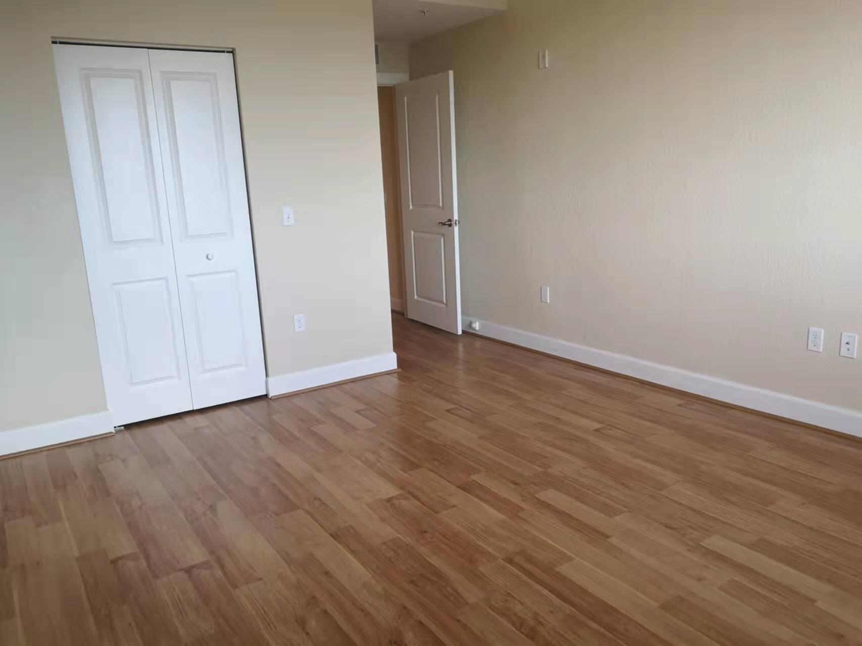 VIZCAYA LAKES CONDO - Residential