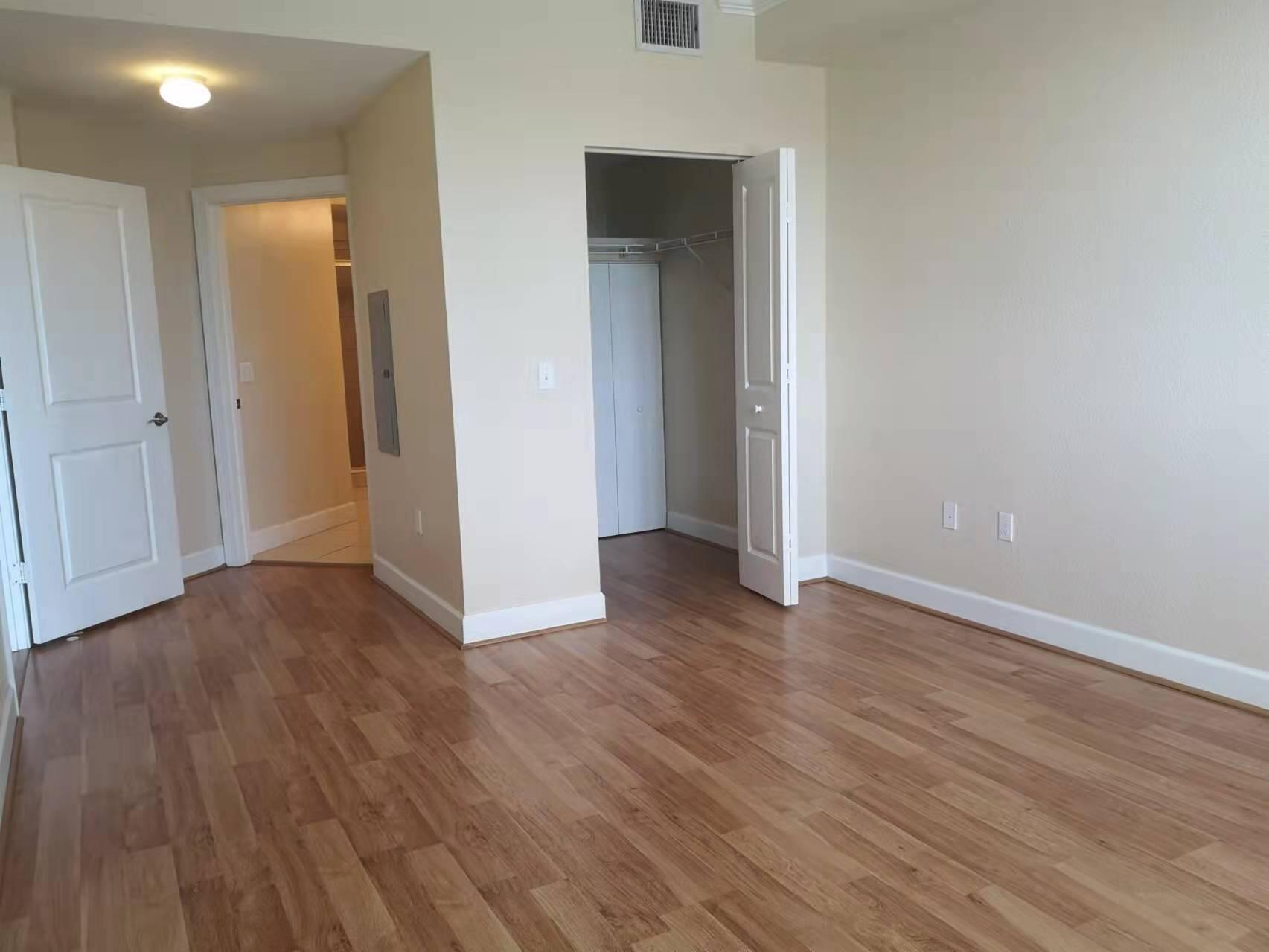 VIZCAYA LAKES CONDO - Residential