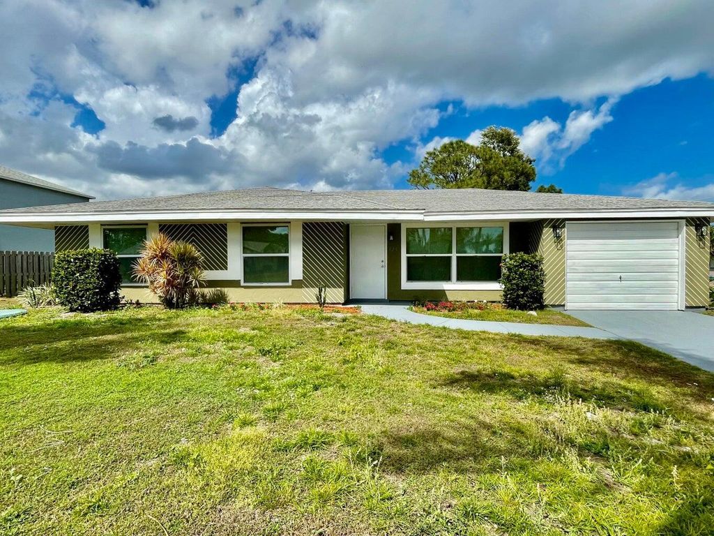 Photo of 125 SW Sw Lancaster Avenue, Port Saint Lucie, FL 34984 (MLS # R11098493)