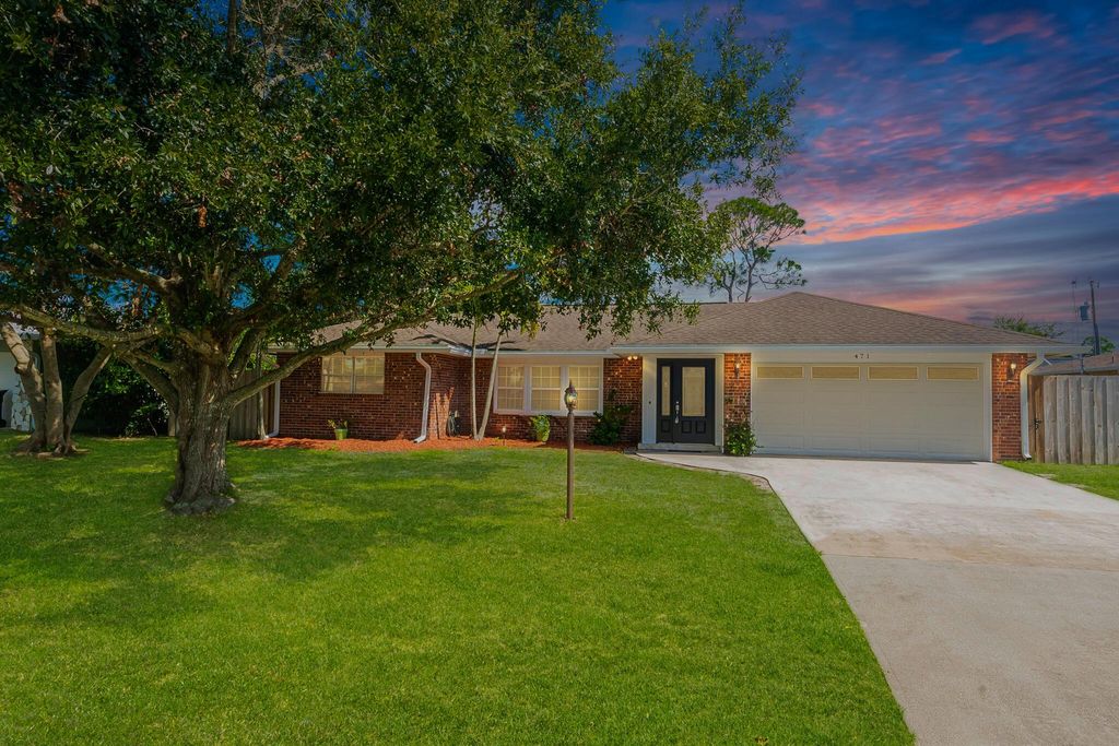 Photo of 471 SE Lamon Lane, Port Saint Lucie, FL 34983 (MLS # R11132840)