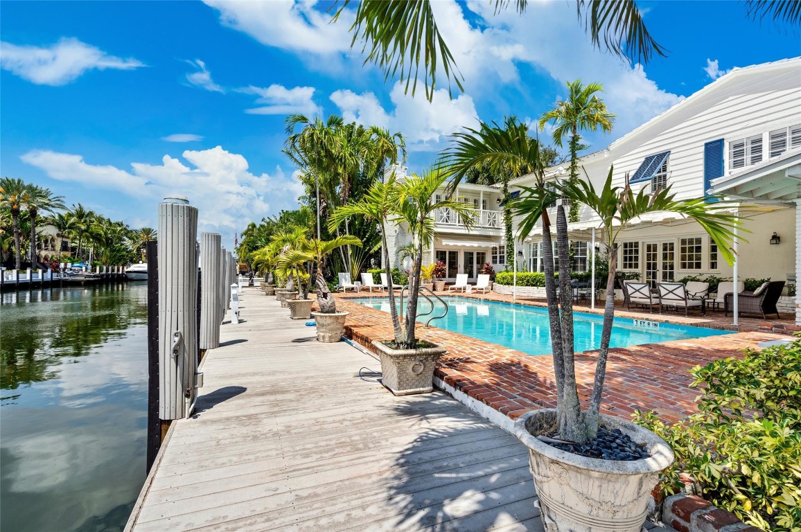 Las Olas Isles - Residential