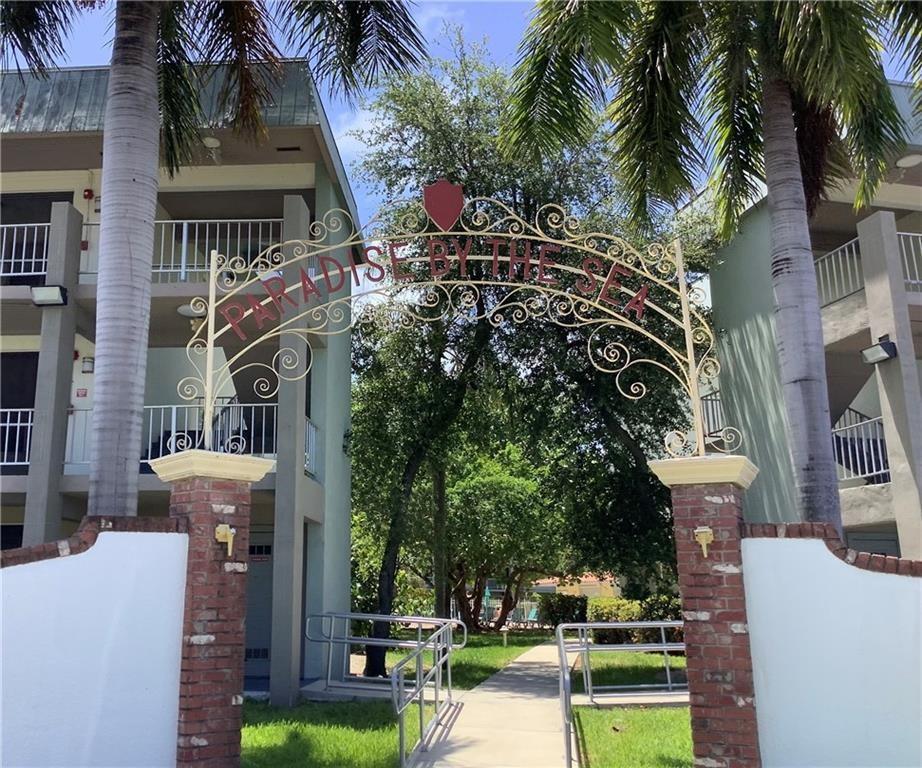 COME AND SEE THIS AMAZING UPDATED "VINTAGE GEM" GREAT 2/2 UNIT, WATER VIEW FROM SCREENED BALCONY! GREAT CONDITION, TILED FLOORS THROUGHOUT, FRESHLY PAINTED, MODERN CEILING FANS AND LIGHTS. BOAT DOCKAGE AVAILABLE( ASK FOR DETAILS). 2 PARKING SPACES. ENJOY THE COMMON AREAS INCLUDING A LARGE FANTASTIC POOL. CONVENIENTLY LOCATED CLOSE TO PUBLIX, GREAT RESTAURANTS AND THE MOST IMPORTANT THING "CLOSE TO THE BEACH!!!! PRIVATE PARK WITH BARBECUE SEATING. MAKE THIS LIFE STYLE YOURS! GET YOUR APPOINTMENT, COME SEE IT BEFORE SOMEONE ELSE DOES! YOU WONT BE DISSAPOINTED! "PER ASSOCIATION 600 MINIMUM CREDIT SCORE " NOTE: NO SMOKING ALLOWED IN THE APT