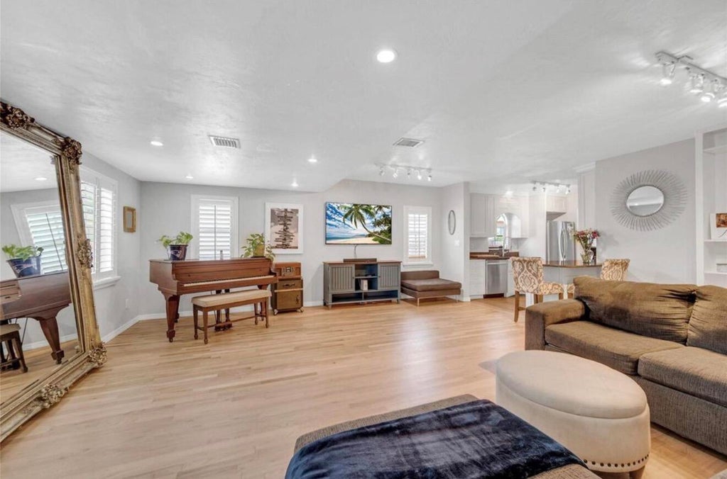 Photo of 517 SW 10th Street, Fort Lauderdale, FL 33315 (MLS # B26049942)