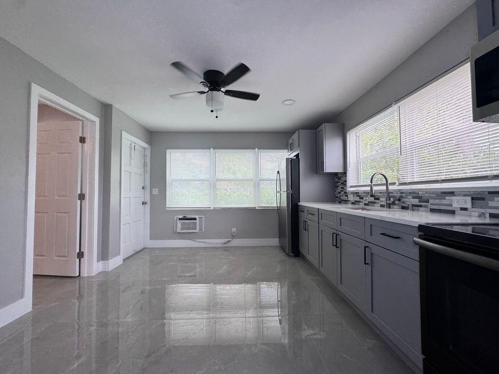 Photo of 189 SE 27th Place #C, Boynton Beach, FL 33435 (MLS # B26012324)