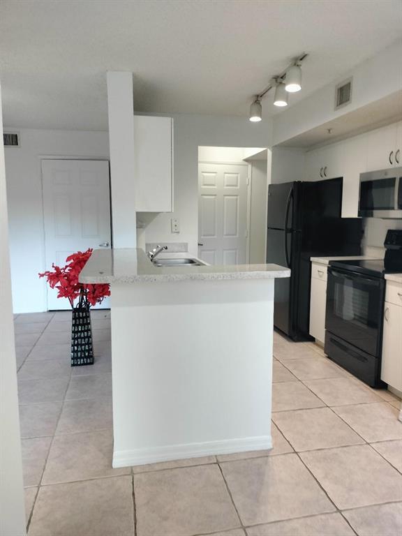 RIVIERA PALMS CONDO - Residential Lease