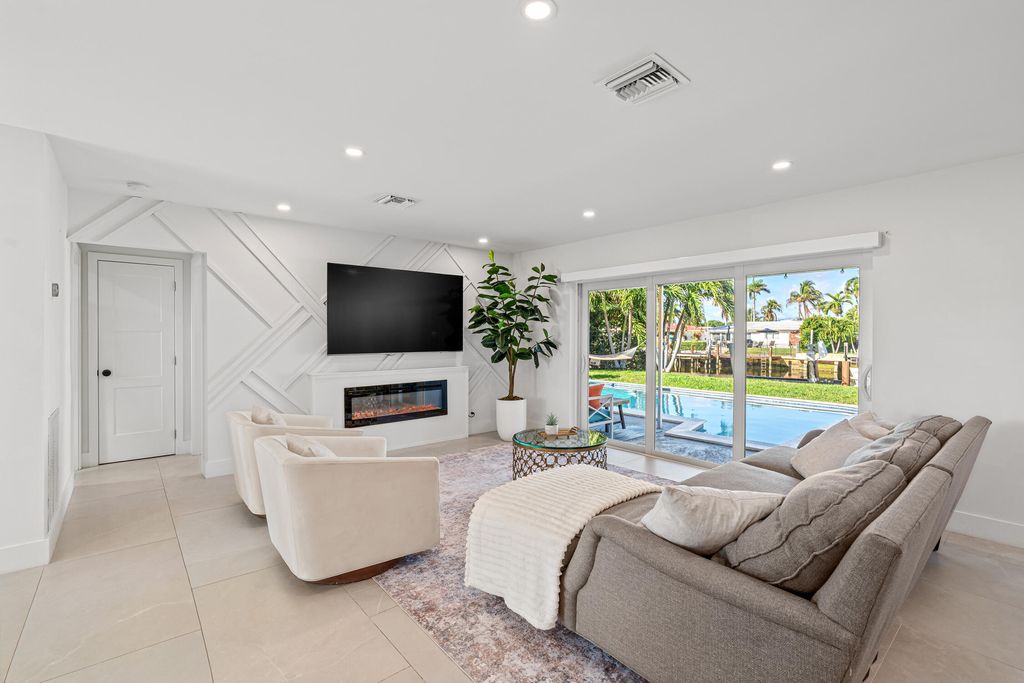 Photo of 331 SE 6th Avenue, Pompano Beach, FL 33060 (MLS # B26012777)