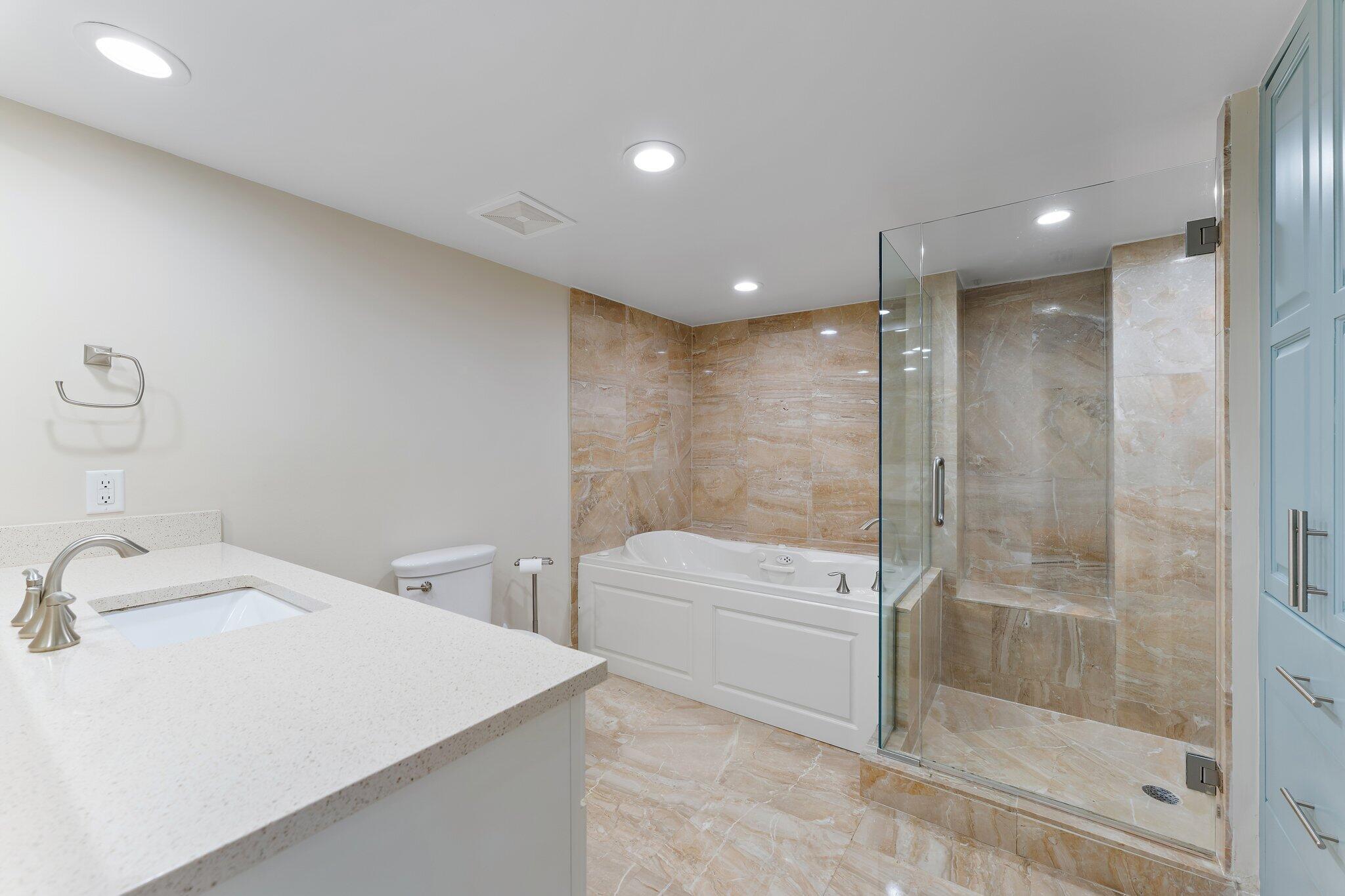 REACHES CONDO - Residential