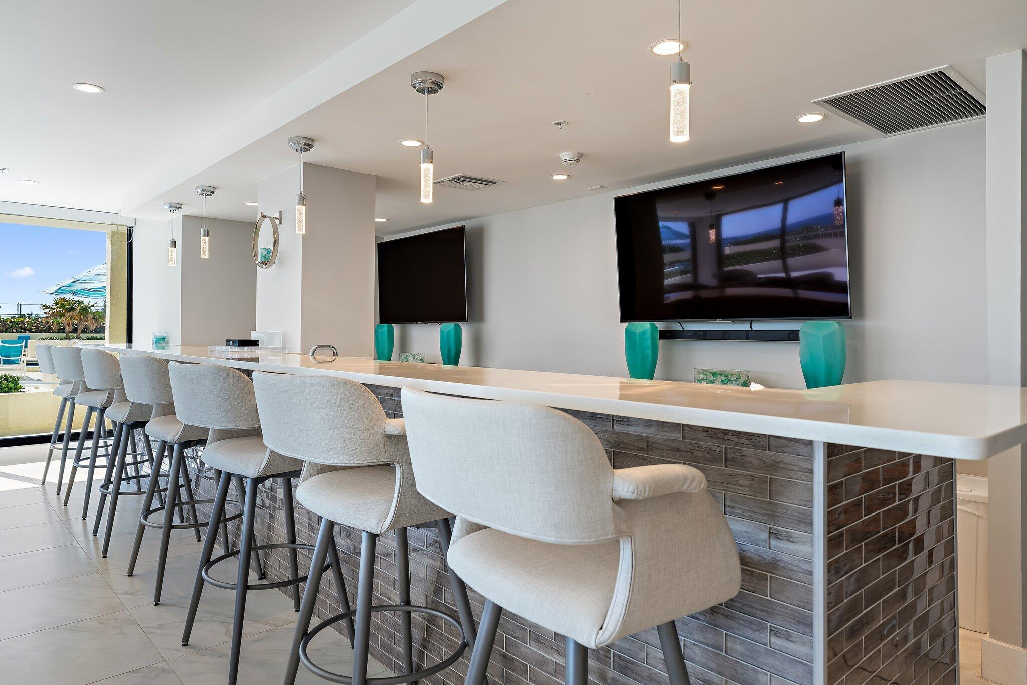 REACHES CONDO - Residential