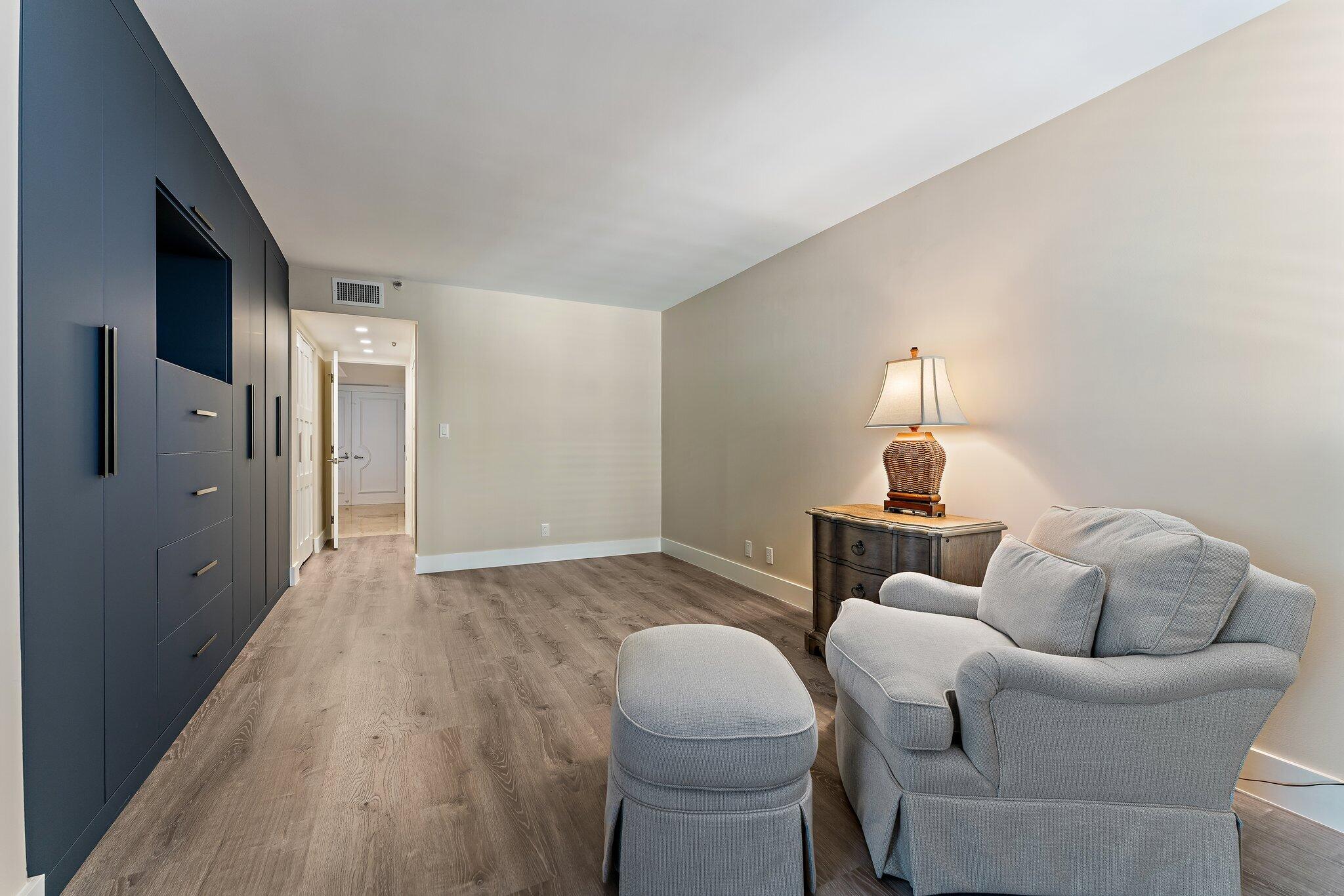 REACHES CONDO - Residential