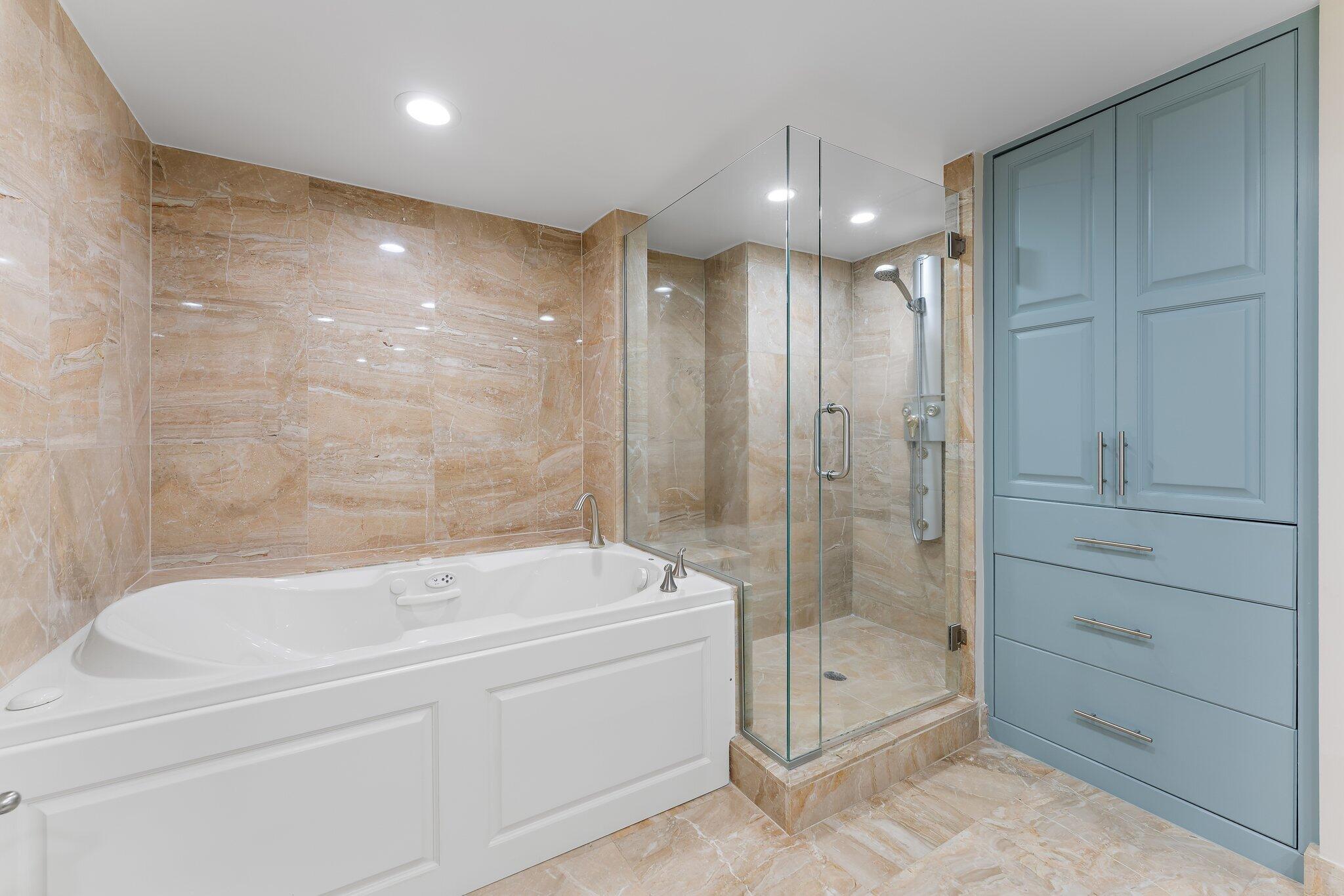 REACHES CONDO - Residential