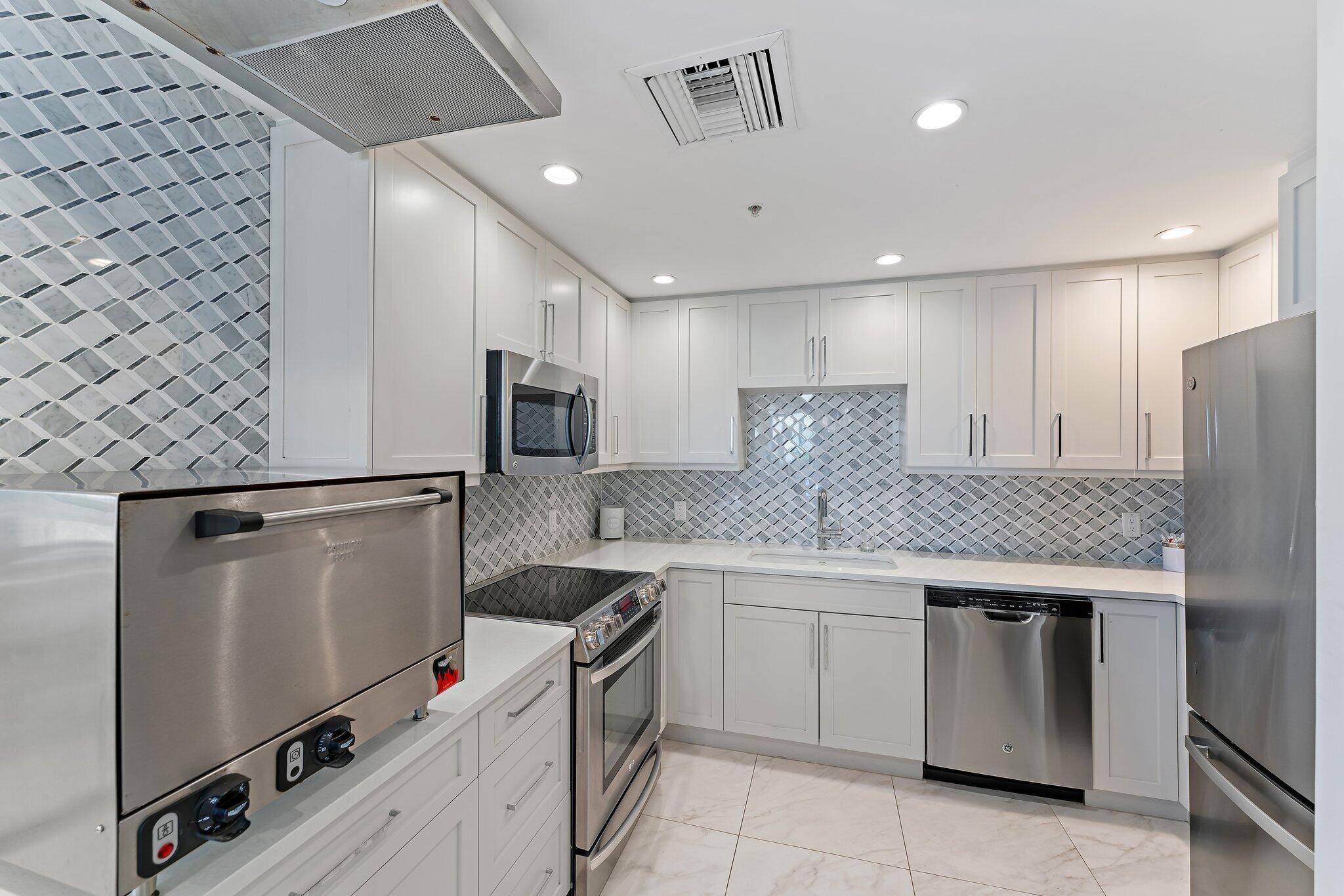 REACHES CONDO - Residential