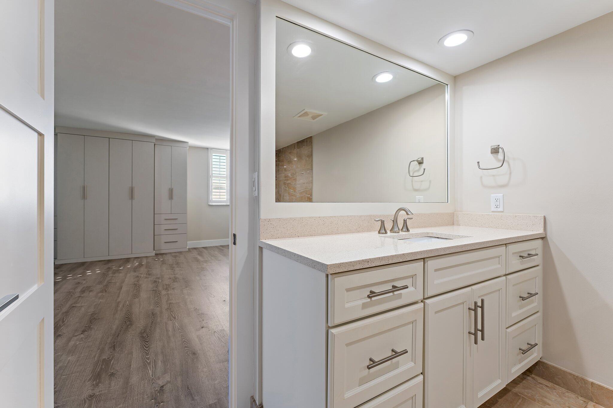 REACHES CONDO - Residential