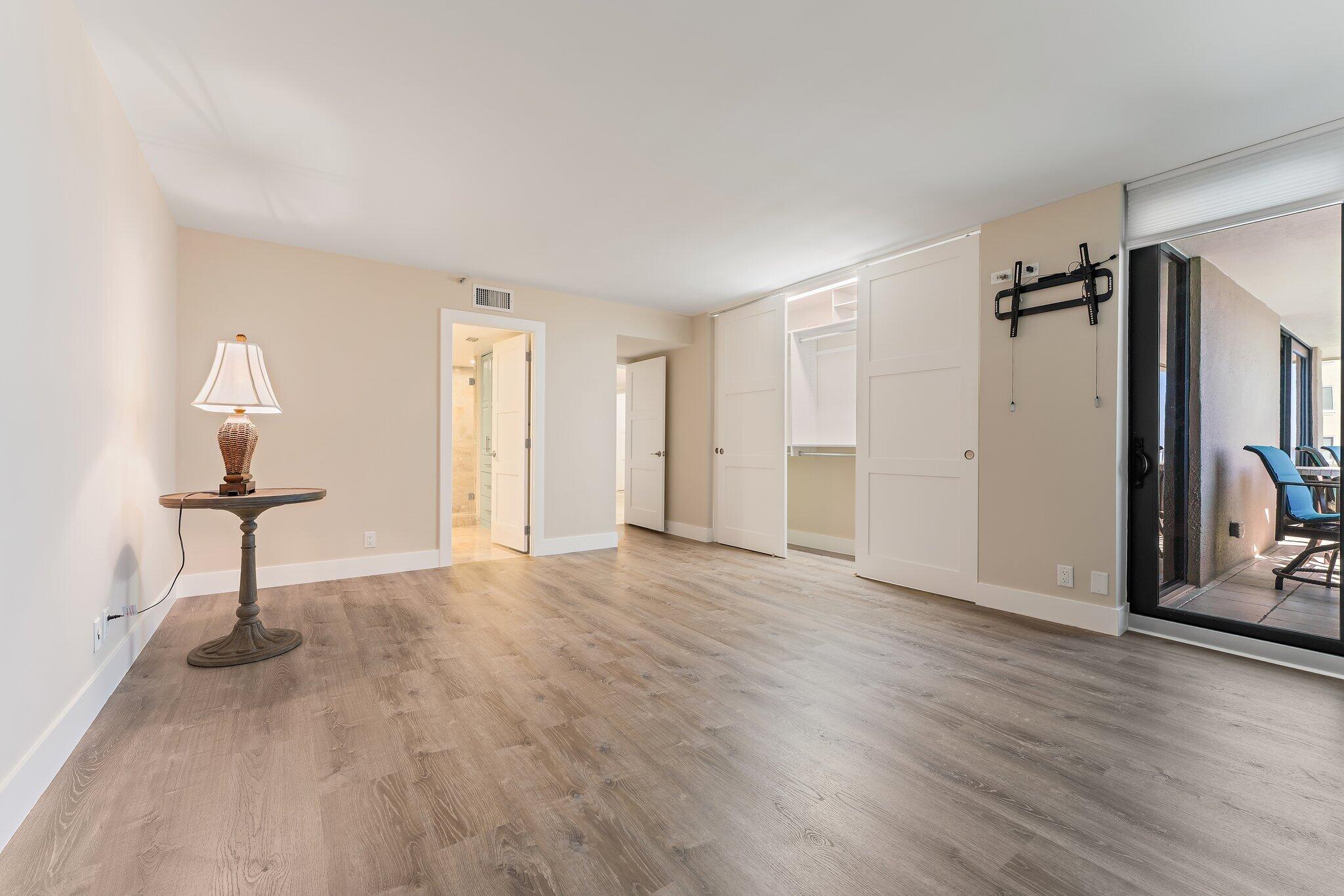 REACHES CONDO - Residential