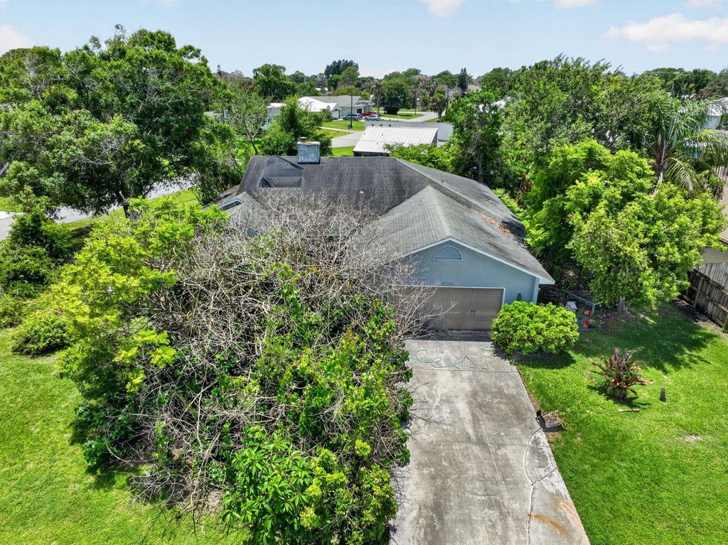 Photo of 674 SE Starfish Avenue, Port Saint Lucie, FL 34983 (MLS # B26032065)