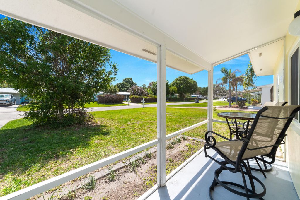 Photo of 1751 5th Avenue, Vero Beach, FL 32960 (MLS # B26011477)