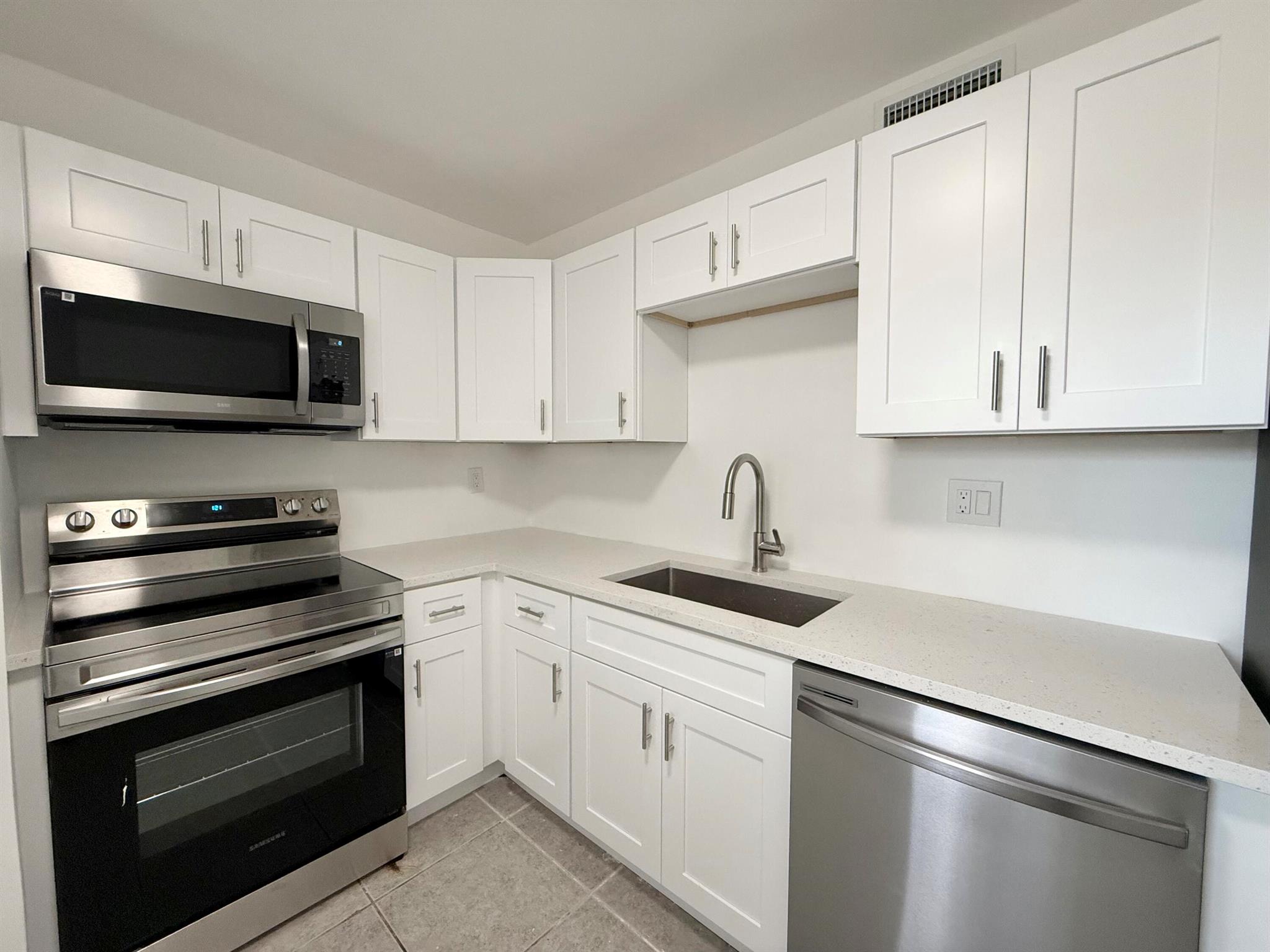 906 Foresteria Drive 1