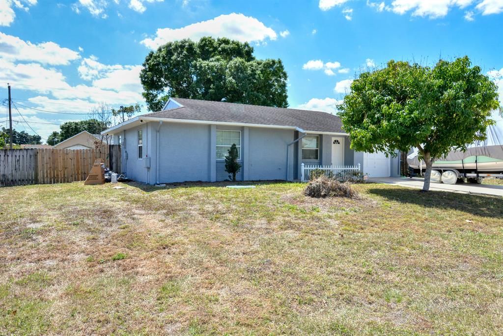 Photo of 324 SE Huron Terrace, Port St Lucie, FL 34983 (MLS # R10875046)