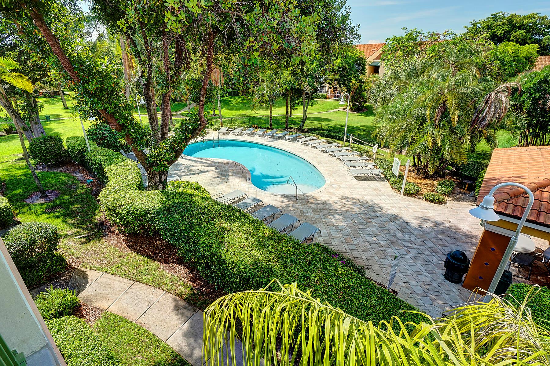 BEAUTIFUL POOL VIEW, 3RD FLOOR 2/1 UNIT WITH VAULTED CEILINGS, GRANITE COUNTERTOPS, STAINLESS STEEL APPLIANCES newer refrigerator, MODERN WOOD CABINETRY, CROWN MOLDING, CERAMIC DIAGONAL TILE FLOORS THROUGHOUT & BERBER CARPET IN THE BEDROOMS. 07/2014 A/C UNIT. NEWER REFRIGERATOR & DRYWER. AT THE RESORT STYLE GATED YACHT CLUB ON THE INTRACOASTAL. COMMUNITY OFFERS 2 SWIMMING POOLS, DOG PARK, 2 TENNIS COURTS, GYM, SCREENING ROOM FOR MOVIES, MANAGER ON SITE, CLUB HOUSE, COMPUTER ROOM, JACUZZI TUB, BOAT DOCKS FOR RENT OR SALE AND MUCH MORE...HURRY UP AND CALL NOW,* WATER & BASIC CABLE INCLUDED IN THE CONDO FEE PAID BY THE OWNER*PET FRIENDLY! *VACANT UNIT PICTURES WERE TAKEN PRIOR TO CURRENT TENANT'S MOVE-IN*ASSOC REQUIRES CREDIT SCORE OF 725 OR HIGHER
