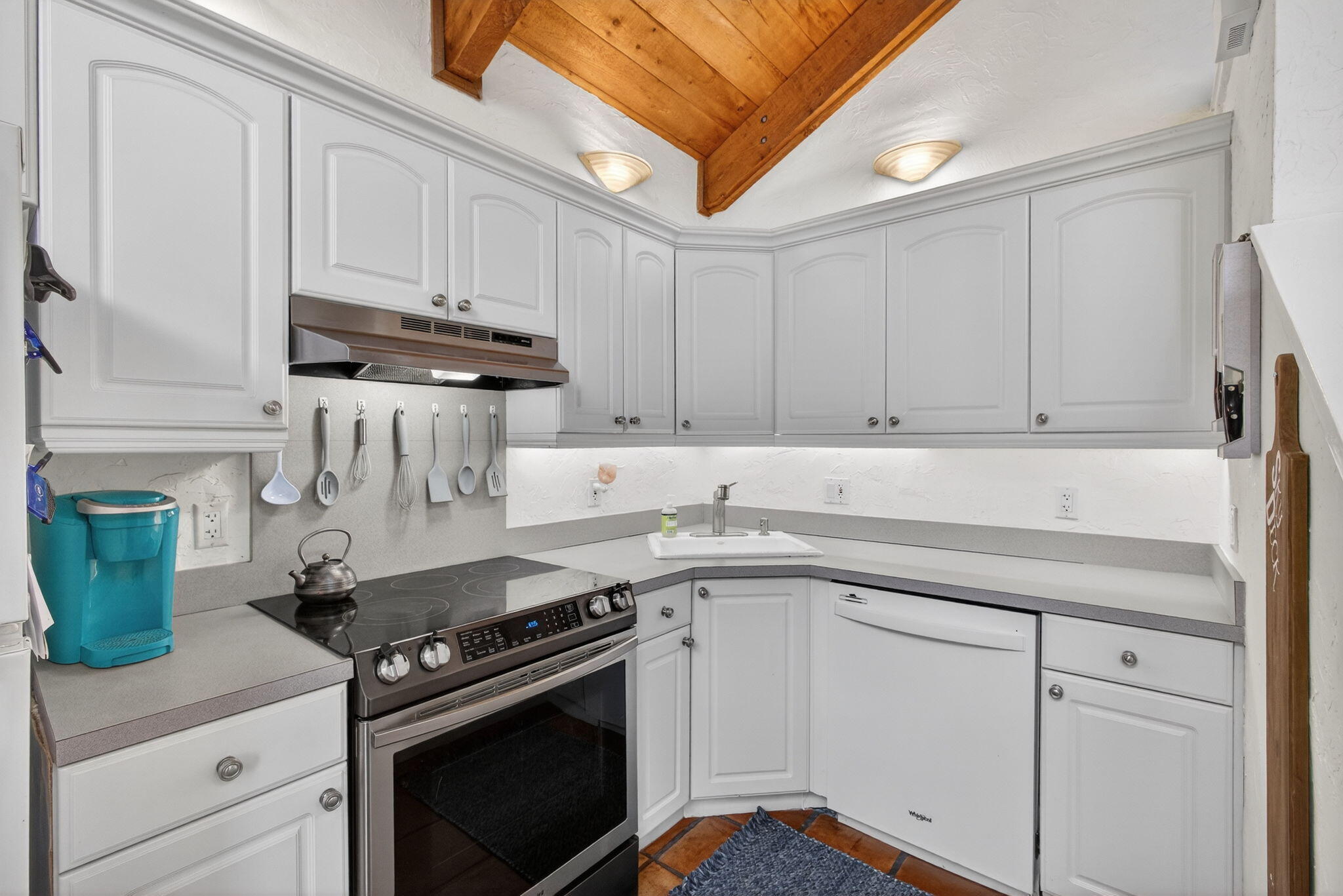 SEA LOFTERS CONDO - Residential