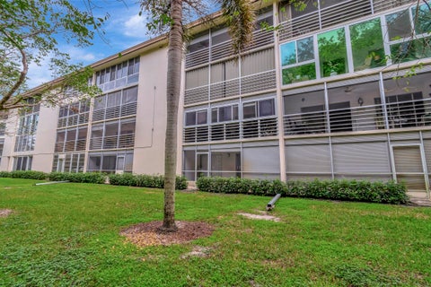 Tiny photo for 2403 ANTIGUA Circle #D2, Coconut Creek, FL 33066 (MLS # B26081288)