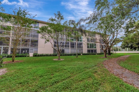 Tiny photo for 2403 ANTIGUA Circle #D2, Coconut Creek, FL 33066 (MLS # B26081288)