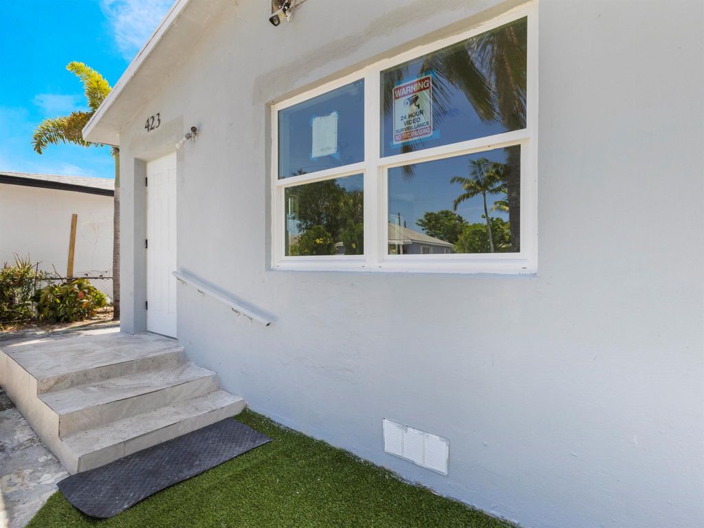 Photo of 423 N F Street, Lake Worth Beach, FL 33460 (MLS # R11093172)