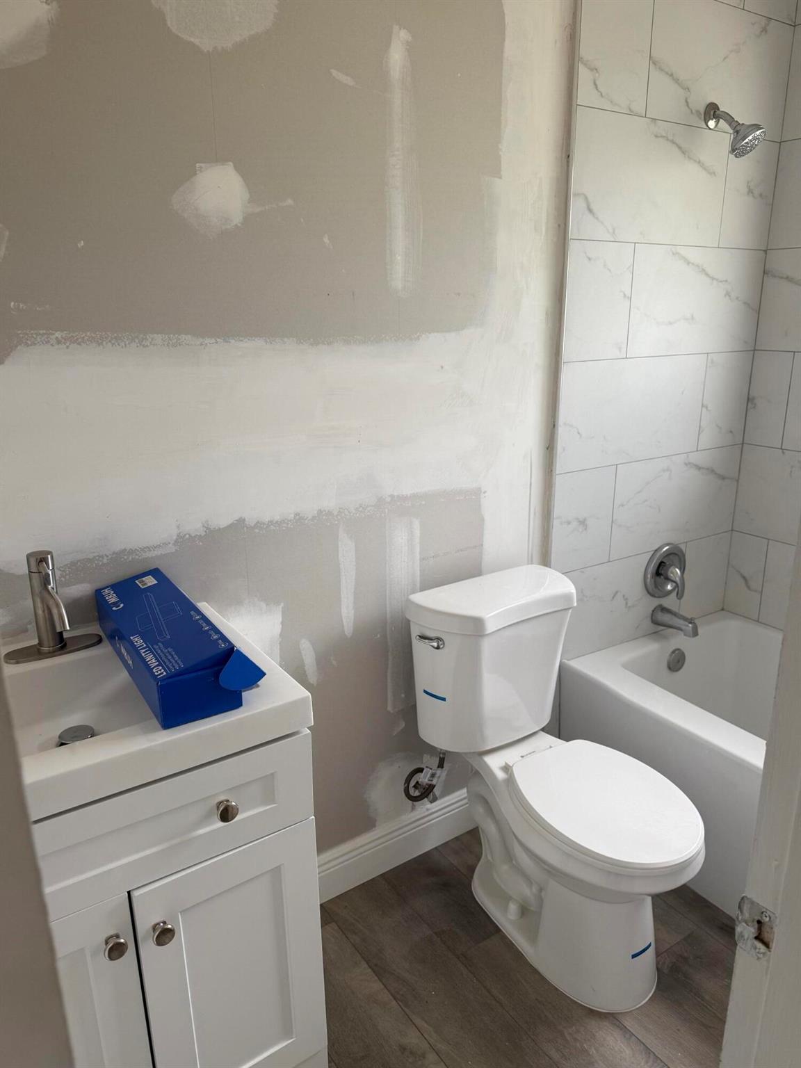 ACREHOME PARK FIRST ADD - Residential Lease