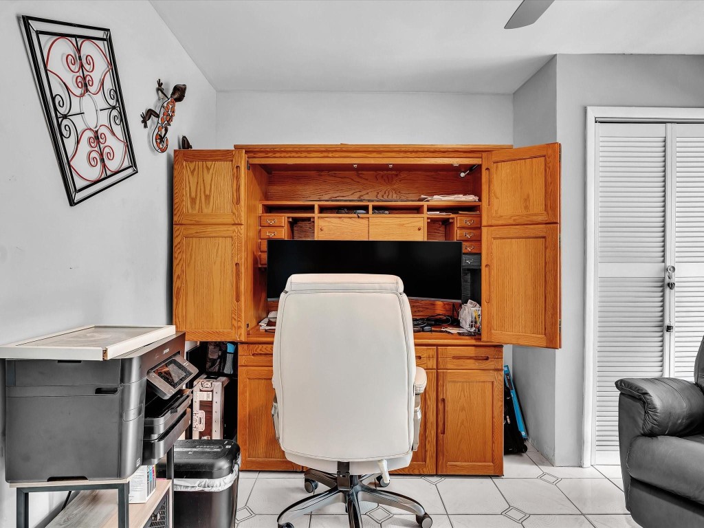 Boulevard North 92-18 B - Residential