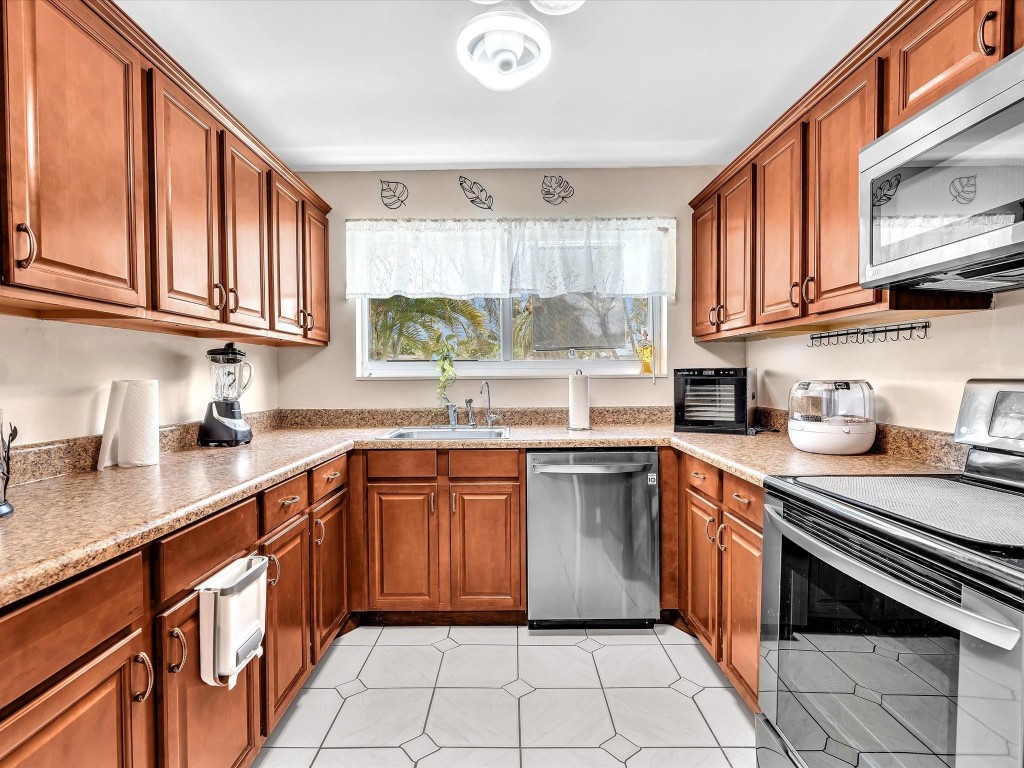 Boulevard North 92-18 B - Residential