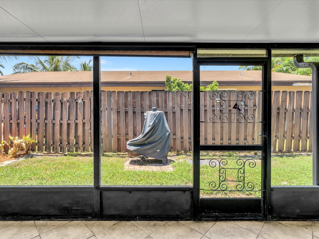 Boulevard North 92-18 B - Residential